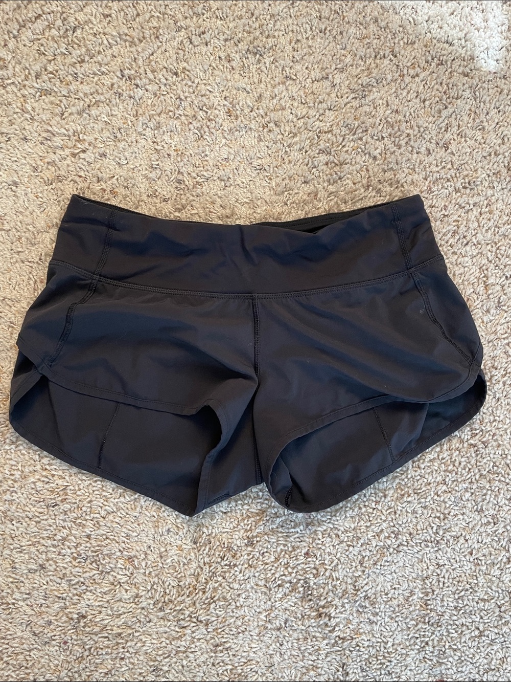 Lululemon Speed Up Low-Rise Lined Short 2.5" in Classic Black!